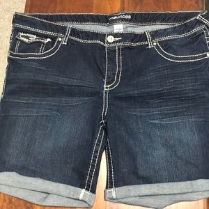 Maurices knee shorts size 22